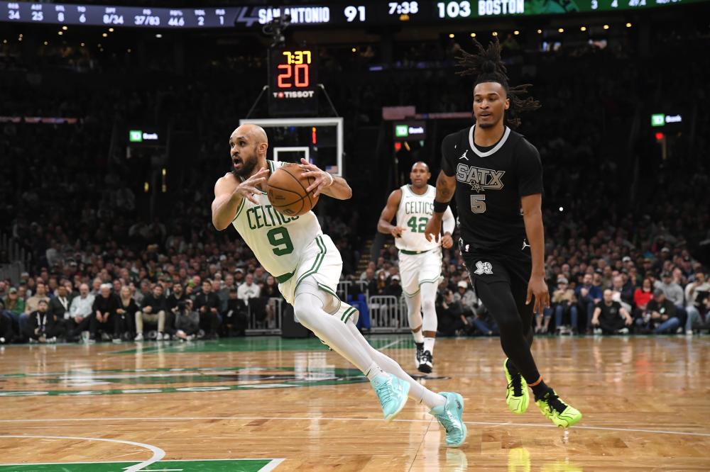 中场球员作 中场球员作